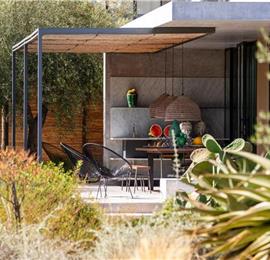 6 bedroom villa with pool and sea views near Noto, Sicily, sleeps 12